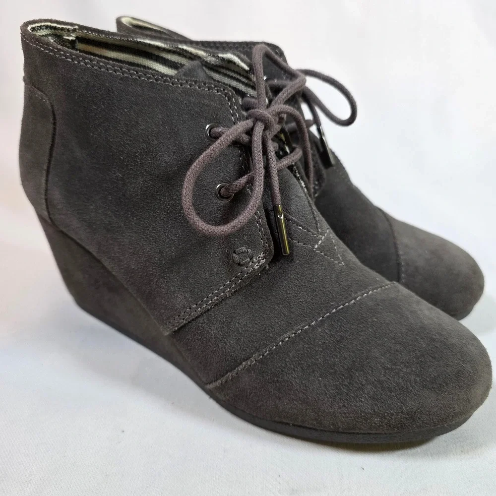 TOMS Desert Wedge Booties Womens 8 Dark Grey Suede‎ Lace Up Ankle Boots